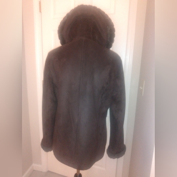Hooded coat - Picture 2 of 9